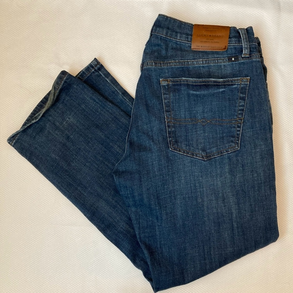 Men’s lucky jeans size of 34 medium wash